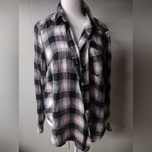 Torrid Size 0 Pink and Black Plaid Button-Up Shirt